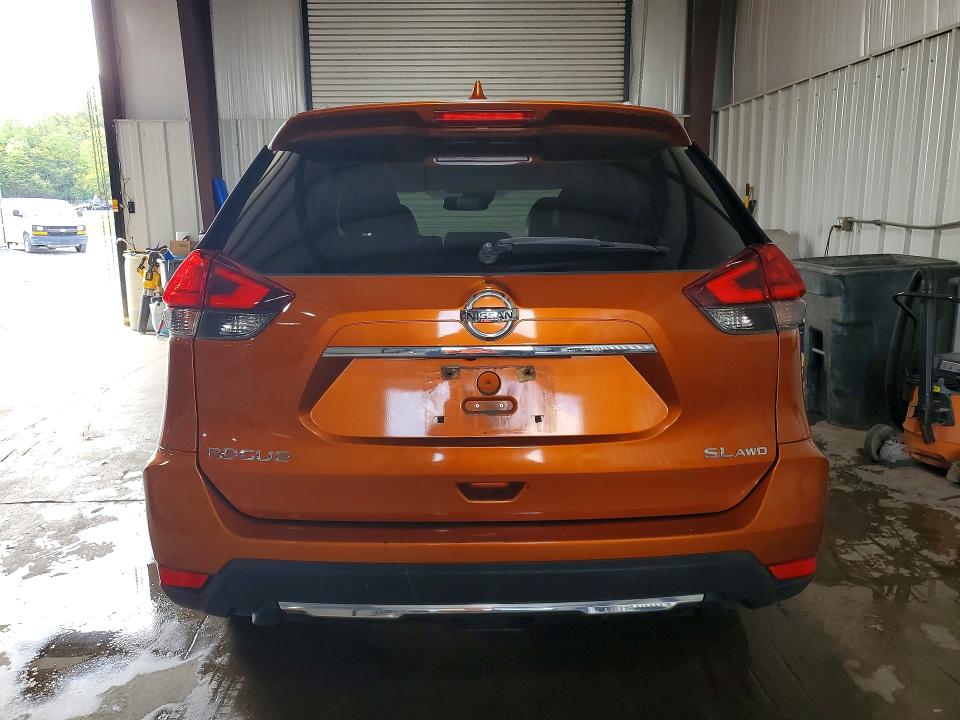 2017 Nissan Rogue მანქანა იყიდება აუქციონზე, vin: 5N1AT2MV5HC731638, აუქციონის ნომერი: 51039376