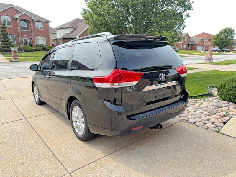 54927136 :رقم المزاد ، 5TDDK3DC6BS025325 vin ، 2011 Toyota Sienna مزاد بيع