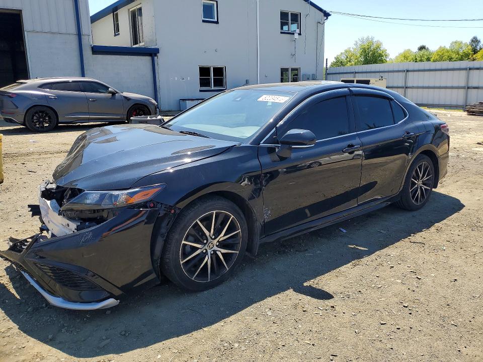 52234516 :رقم المزاد ، 4T1T11AK2NU643137 vin ، 2022 Toyota Camry مزاد بيع