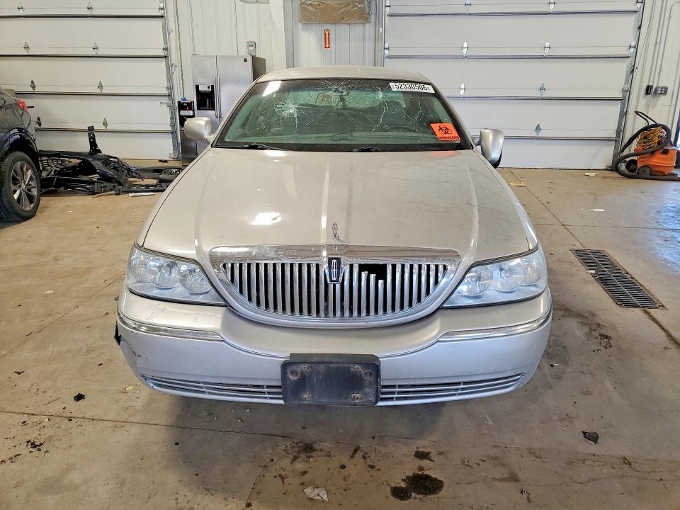 52330506 :رقم المزاد ، 1LNHM81V87Y638830 vin ، 2007 Lincoln Town Car مزاد بيع