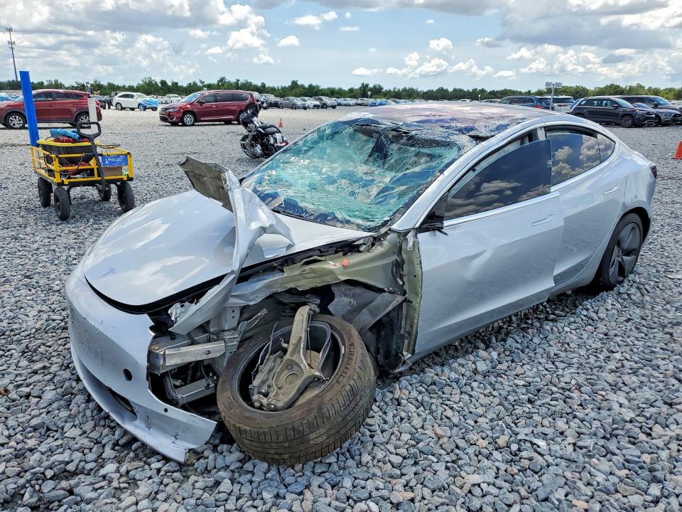 Продажа на аукционе авто 2018 Tesla Model 3, vin: 5YJ3E1EA0JF037476, номер лота: 54125266