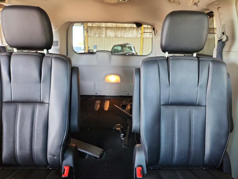 54720826 :رقم المزاد ، 2C4RC1CG5FR674995 vin ، 2015 Chrysler Town & Country مزاد بيع