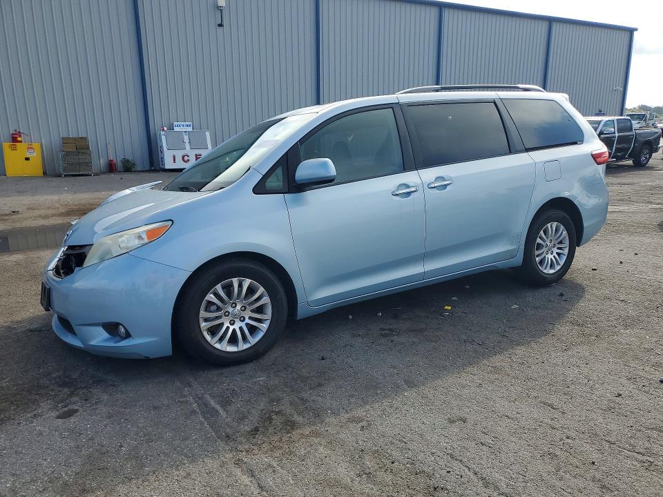 52895776 :رقم المزاد ، 5TDYK3DC4FS530027 vin ، 2015 Toyota Sienna مزاد بيع