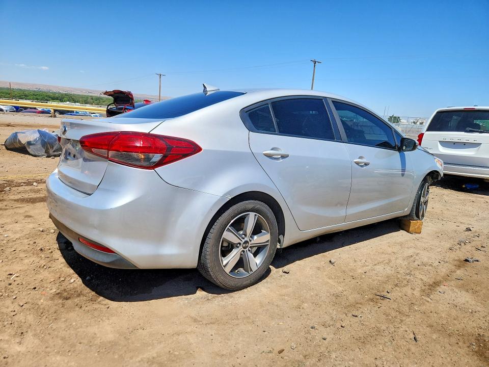 2018 Kia Forte მანქანა იყიდება აუქციონზე, vin: 3KPFL4A71JE274031, აუქციონის ნომერი: 53064376