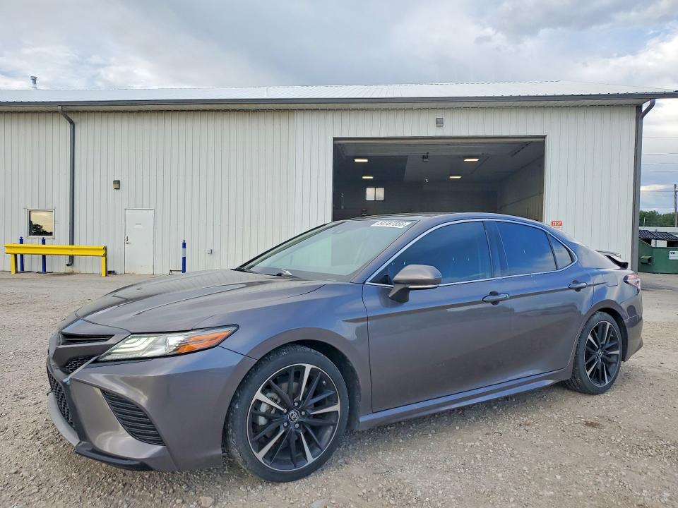 54787856 :رقم المزاد ، 4T1B61HKXKU195583 vin ، 2019 Toyota Camry مزاد بيع