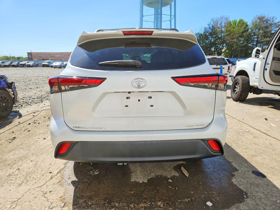 Продажа на аукционе авто 2022 Toyota Highlander, vin: 5TDGZRBH5NS245456, номер лота: 55329406
