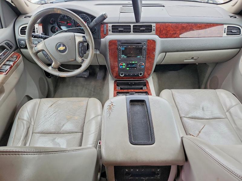 52719976 :رقم المزاد ، 1GNUKKE36AR222637 vin ، 2010 Chevrolet Suburban مزاد بيع