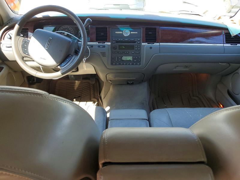 Auction sale of the 2005 Lincoln Town Car, vin: 1LNHM81W85Y668867, lot number: 55190686
