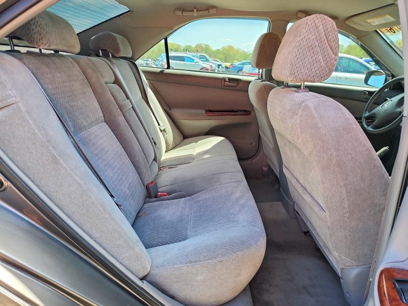 52381976 :رقم المزاد ، 4T1BF32K52U516160 vin ، 2002 Toyota Camry مزاد بيع