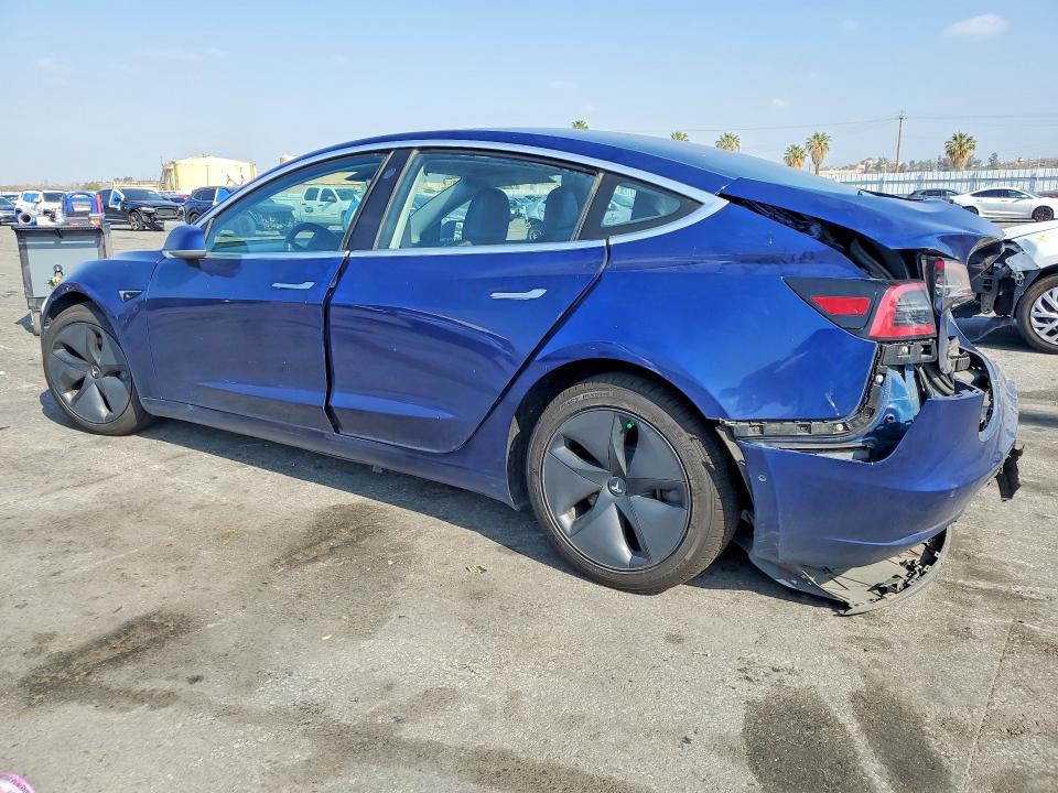 53609956 :رقم المزاد ، 5YJ3E1EB4JF105335 vin ، 2018 Tesla Model 3 مزاد بيع