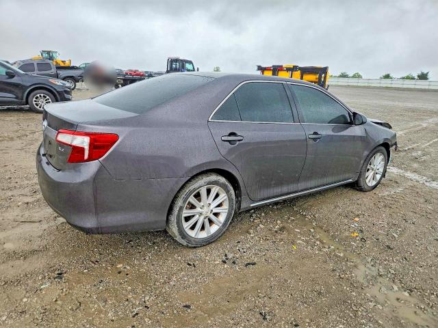 54487106 :رقم المزاد ، 4T4BF1FK1CR215715 vin ، 2012 Toyota Camry مزاد بيع