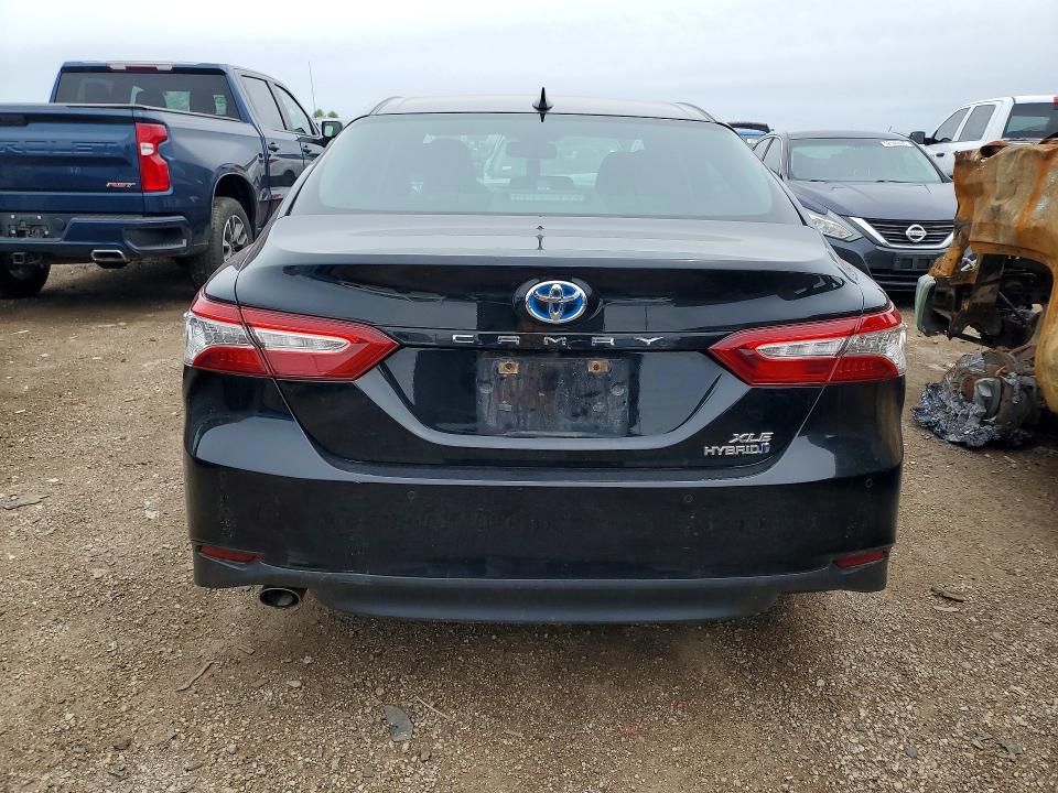 52369436 :رقم المزاد ، 4T1B21HK8JU001546 vin ، 2018 Toyota Camry Hybrid مزاد بيع