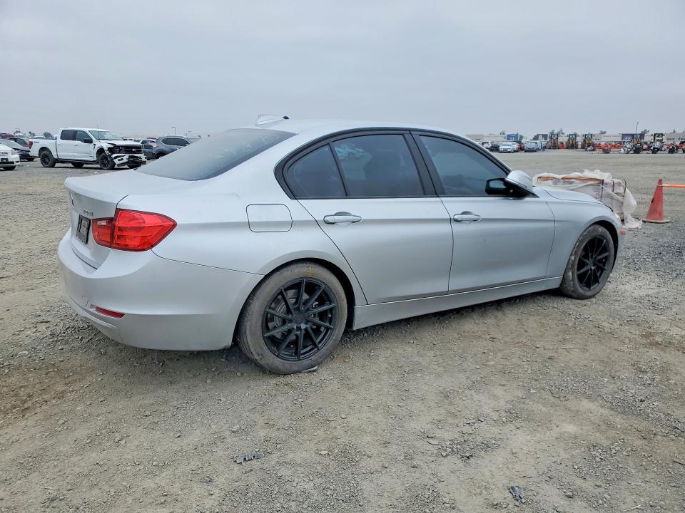 51910596 :رقم المزاد ، WBA3A5G57ENP32481 vin ، 2014 Bmw 328 مزاد بيع
