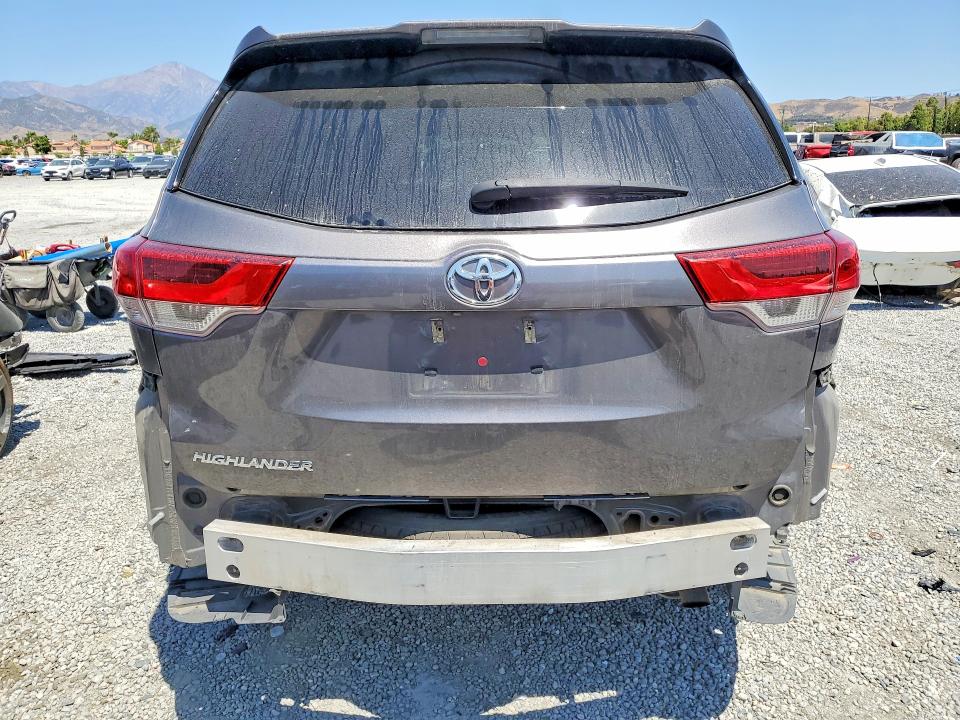 54184136 :رقم المزاد ، 5TDZZRFH3JS236901 vin ، 2018 Toyota Highlander مزاد بيع