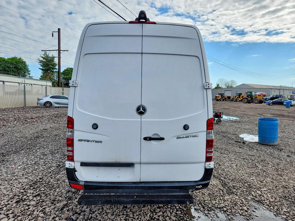 53031116 :رقم المزاد ، WD3PE8CC4F5960447 vin ، 2015 Mercedes Benz Sprinter مزاد بيع