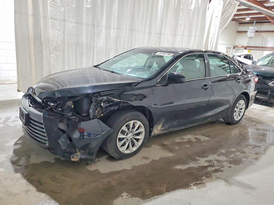 54596796 :رقم المزاد ، 4T4BF1FK4FR452624 vin ، 2015 Toyota Camry مزاد بيع