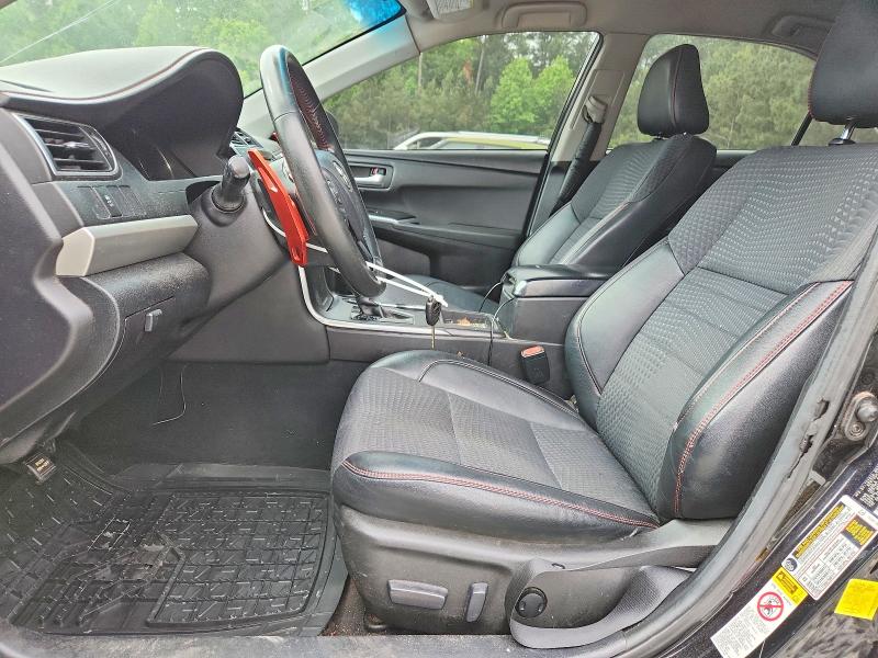 52319826 :رقم المزاد ، 4T1BF1FK3FU116067 vin ، 2015 Toyota Camry مزاد بيع