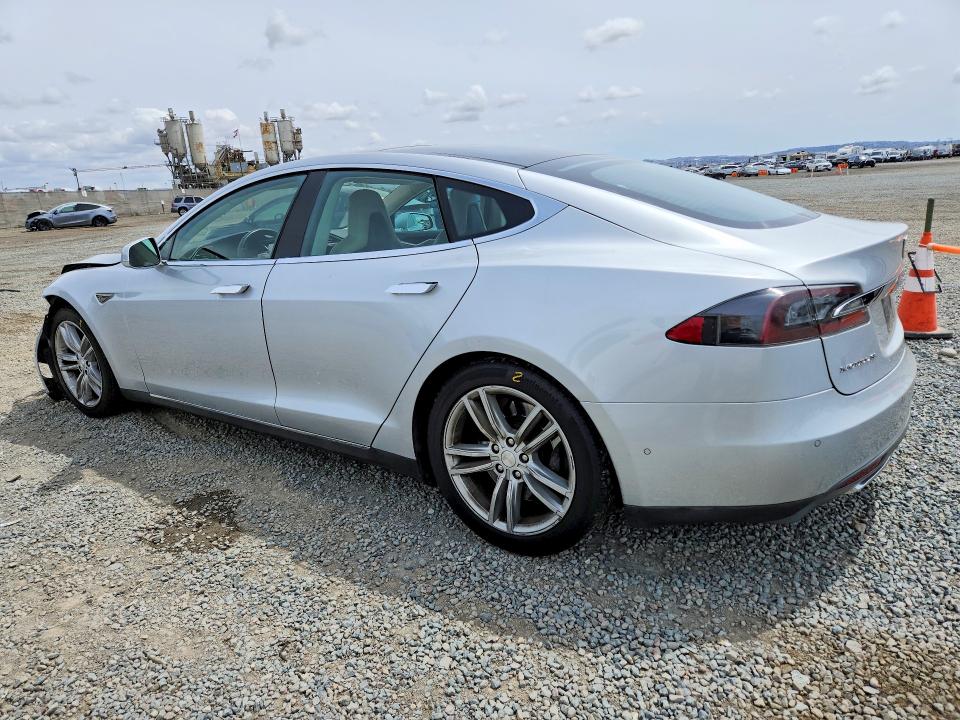 Продажа на аукционе авто 2015 Tesla Model S, vin: 5YJSA1H21FF082302, номер лота: 52237696