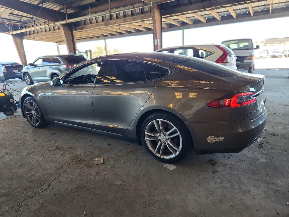 53254726 :رقم المزاد ، 5YJSA1E19FF106387 vin ، 2015 Tesla Model S مزاد بيع