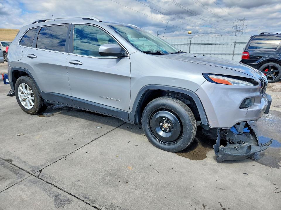 52091146 :رقم المزاد ، 1C4PJMCS0HW609002 vin ، 2017 Jeep Cherokee مزاد بيع