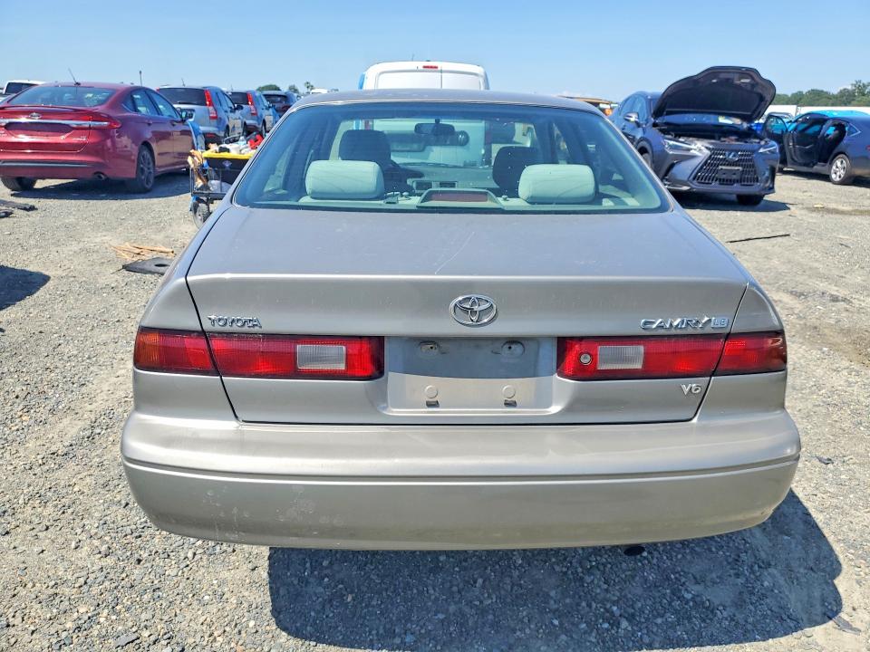 52439106 :رقم المزاد ، JT2BF22K4W0121603 vin ، 1998 Toyota Camry مزاد بيع