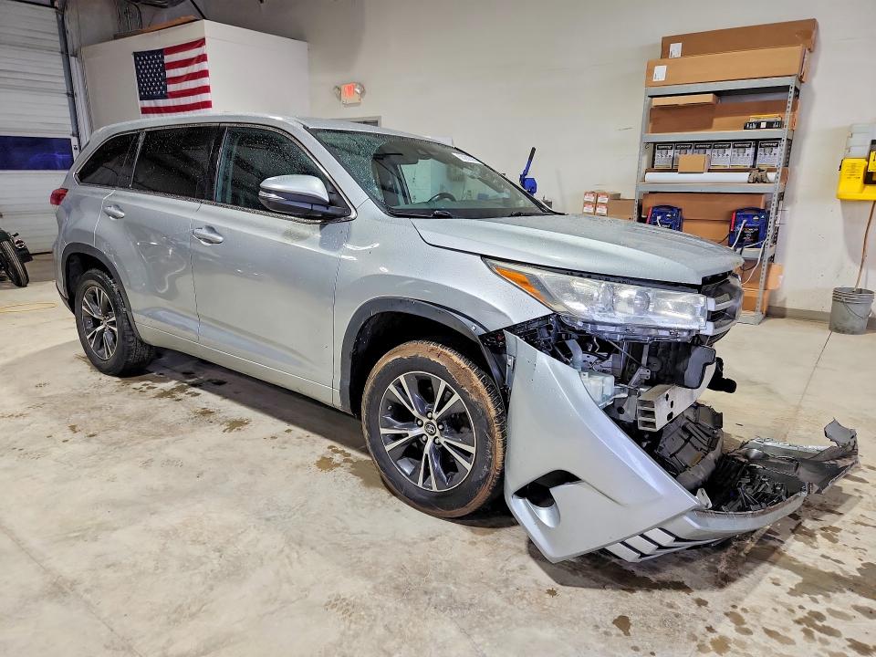 Продажа на аукционе авто 2018 Toyota Highlander, vin: 5TDZARFH0JS035819, номер лота: 55209396