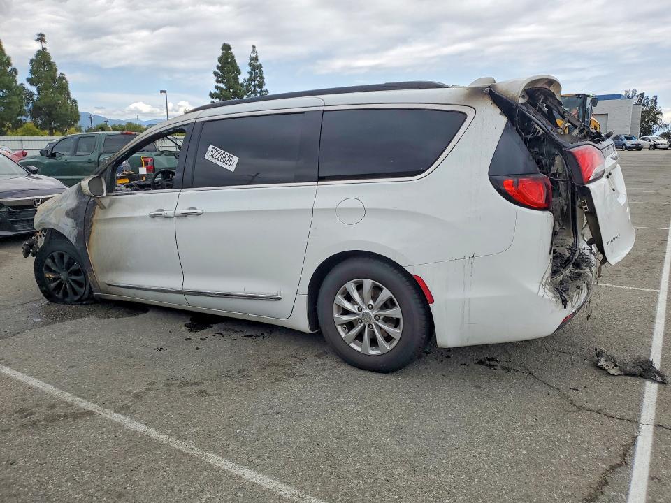 52220526 :رقم المزاد ، 2C4RC1BG1HR576101 vin ، 2017 Chrysler Pacifica مزاد بيع