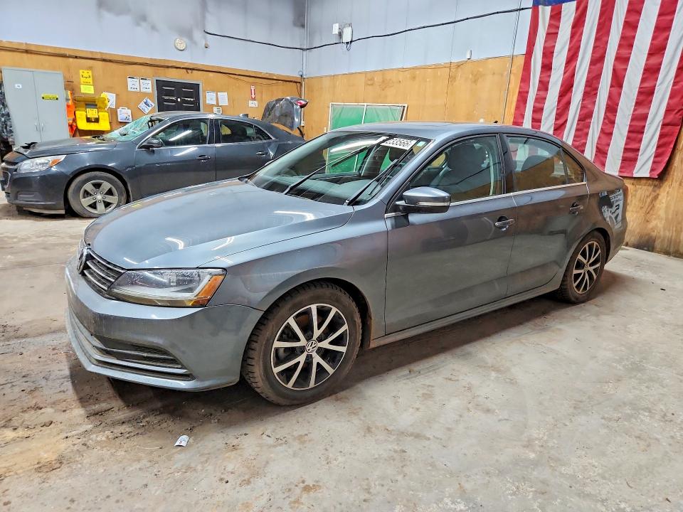 52233566 :رقم المزاد ، 3VWDB7AJ7HM385395 vin ، 2017 Volkswagen Jetta مزاد بيع