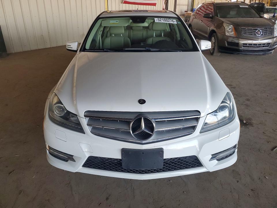 Продажа на аукционе авто 2013 Mercedes-benz C, vin: WDDGF4HB5DR271380, номер лота: 52100276