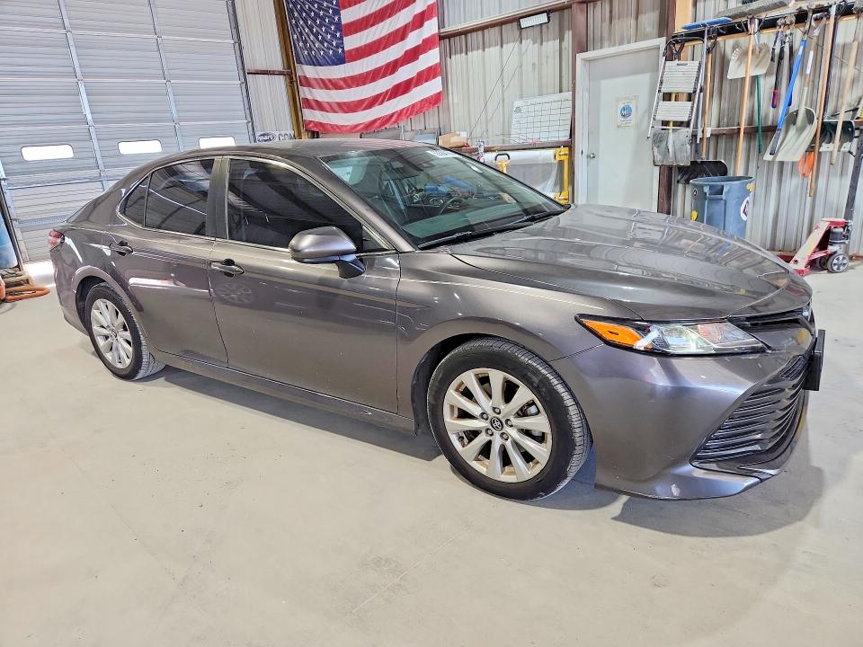 53564106 :رقم المزاد ، 4T1C11AK8LU932648 vin ، 2020 Toyota Camry مزاد بيع