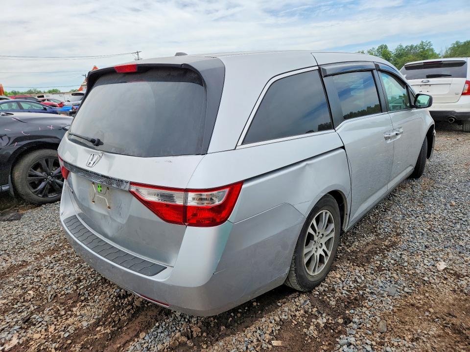 55121836 :رقم المزاد ، 5FNRL5H6XBB016845 vin ، 2011 Honda Odyssey مزاد بيع