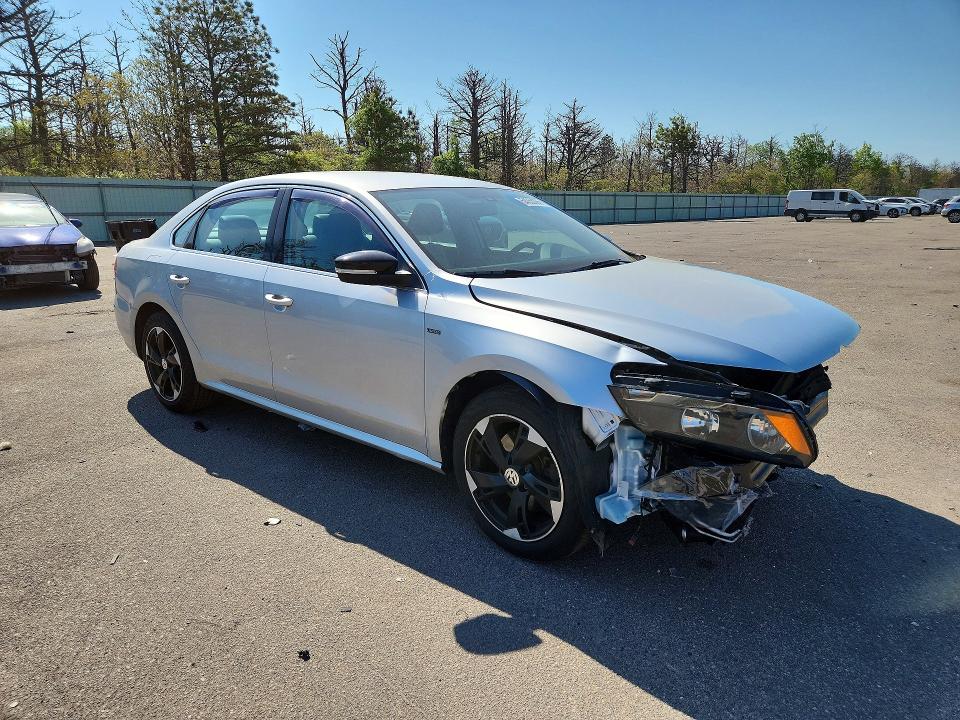 54055366 :رقم المزاد ، 1VWAT7A30FC120818 vin ، 2015 Volkswagen Passat مزاد بيع