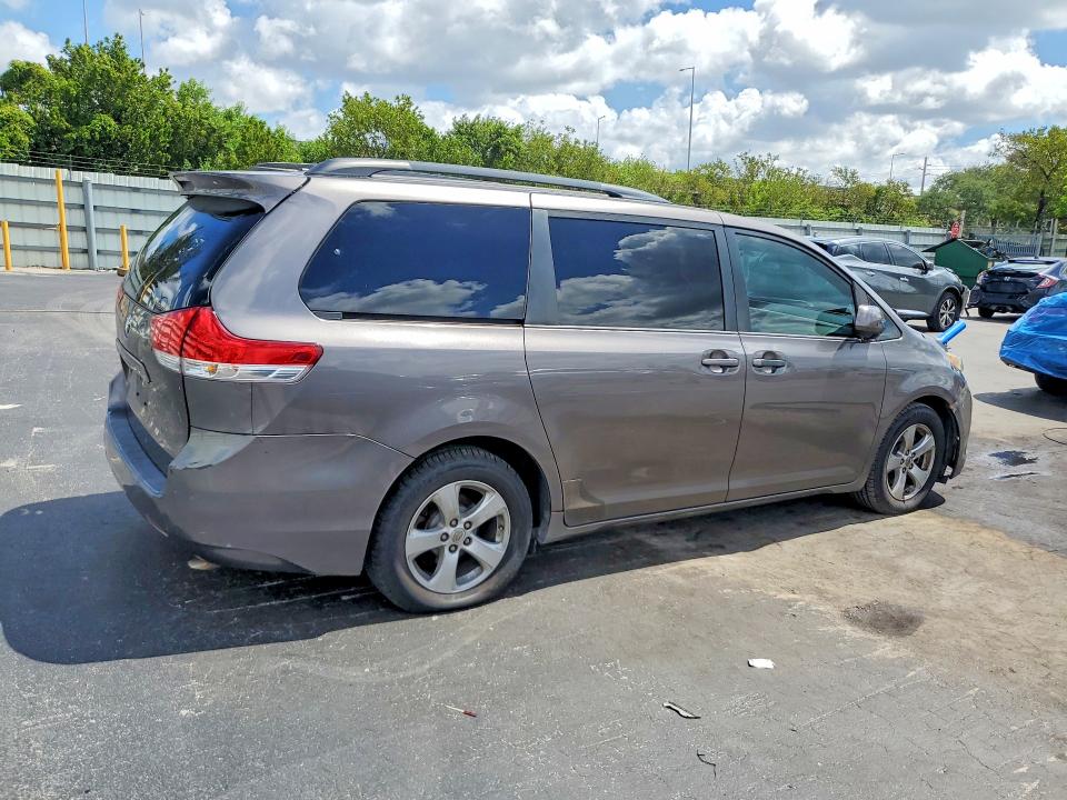 Продаж на аукціоні авто 2013 Toyota Sienna, vin: 5TDKK3DC1DS378386, номер лоту: 53573866