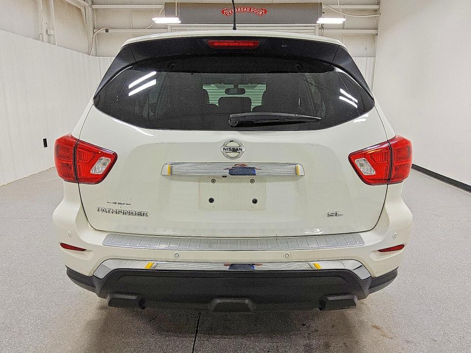 Продажа на аукционе авто 2017 Nissan Pathfinder, vin: 5N1DR2MN3HC630044, номер лота: 53235666