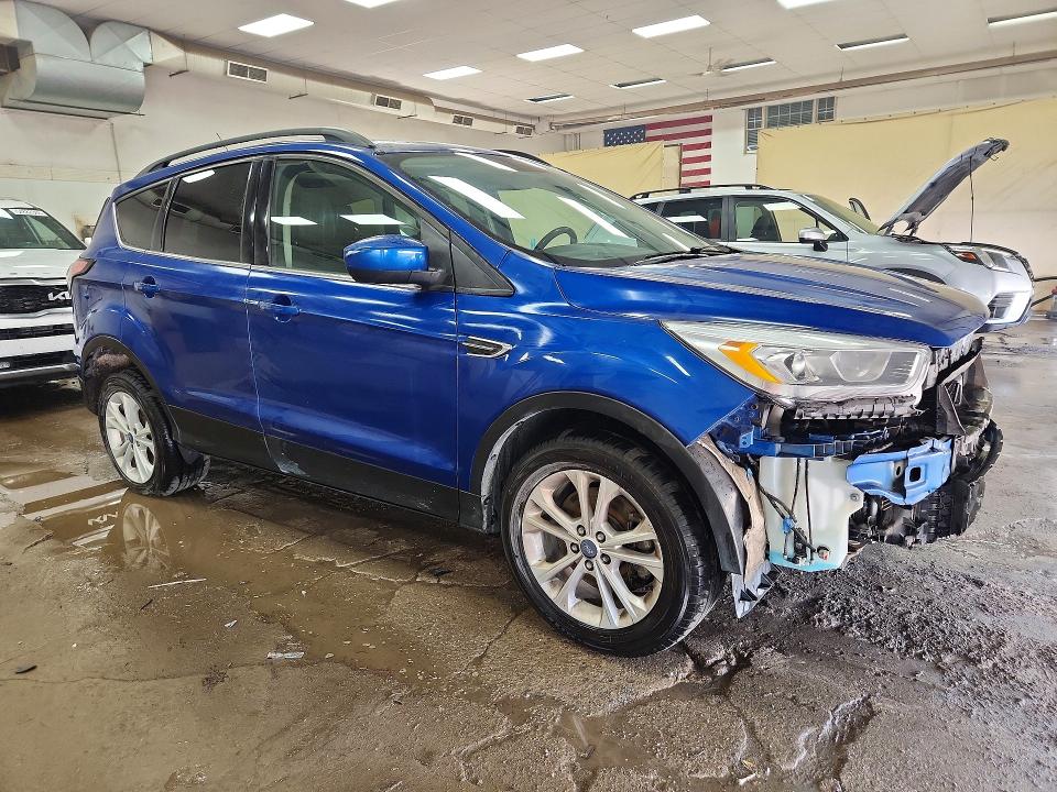 Продажа на аукционе авто 2018 Ford Escape, vin: 1FMCU9HD1JUB54073, номер лота: 54850736