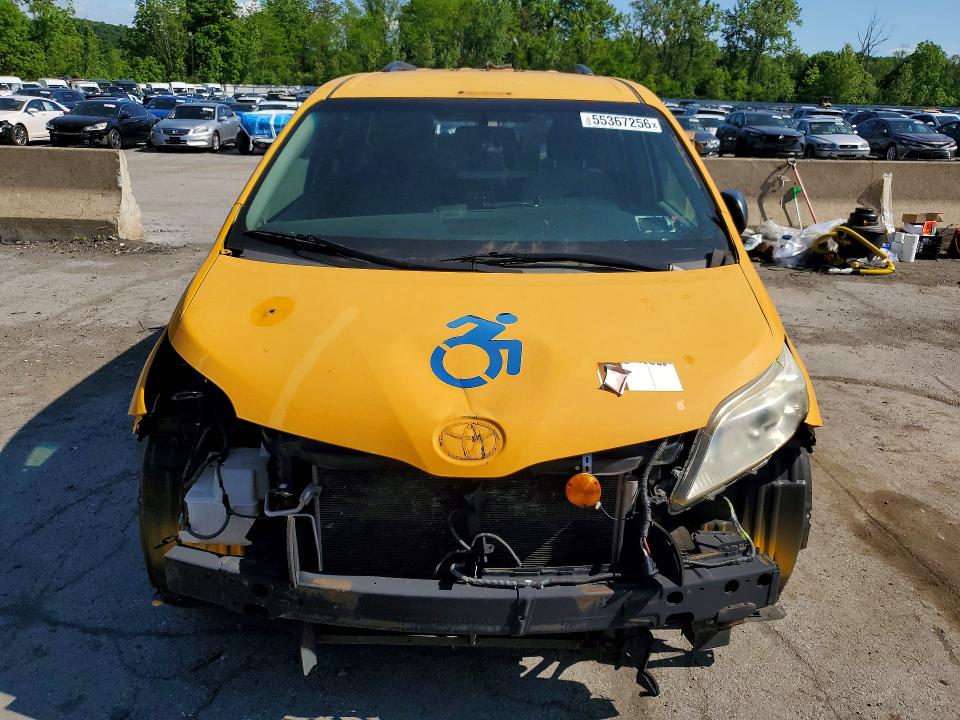 2017 Toyota Sienna მანქანა იყიდება აუქციონზე, vin: 5TDKZ3DC7HS886962, აუქციონის ნომერი: 55367256