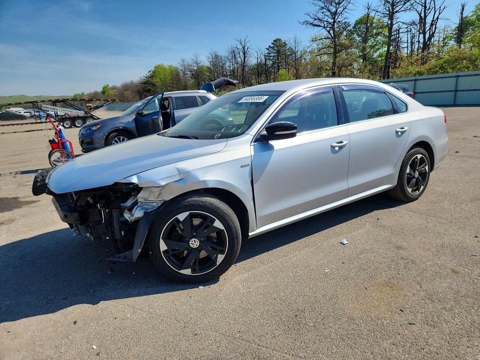 54055366 :رقم المزاد ، 1VWAT7A30FC120818 vin ، 2015 Volkswagen Passat مزاد بيع