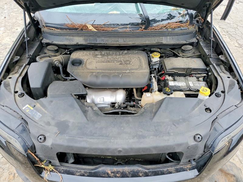 52989826 :رقم المزاد ، 1C4PJLCB2LD535578 vin ، 2020 Jeep Cherokee مزاد بيع