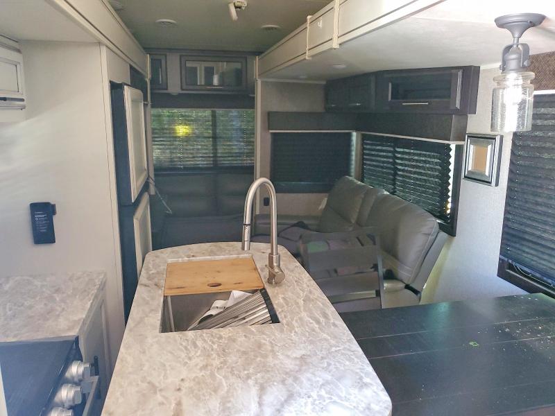54601706 :رقم المزاد ، 1UJCJ0BR8M1PR0301 vin ، 2021 Jayco Inc 28.5 Rsts مزاد بيع