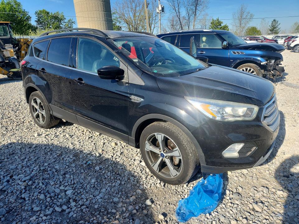 Продаж на аукціоні авто 2018 Ford Escape, vin: 1FMCU0HD7JUB09215, номер лоту: 52912016