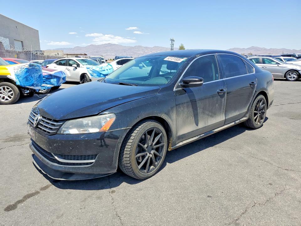 53131806 :رقم المزاد ، 1VWBV7A33FC008996 vin ، 2015 Volkswagen Passat مزاد بيع