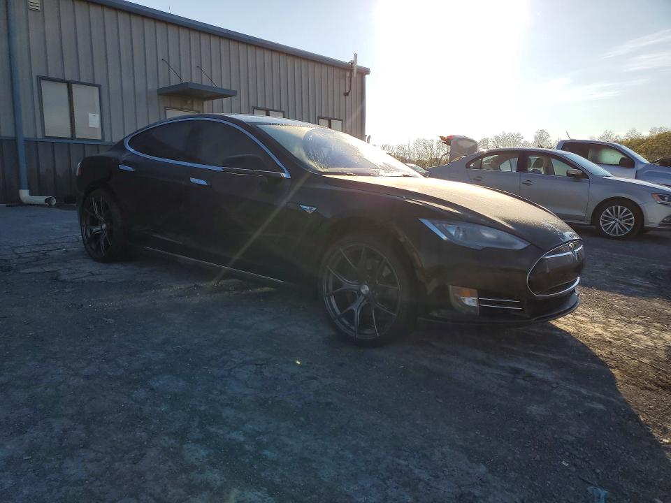 2014 Tesla Model S მანქანა იყიდება აუქციონზე, vin: 5YJSA1H17EFP30635, აუქციონის ნომერი: 52030076