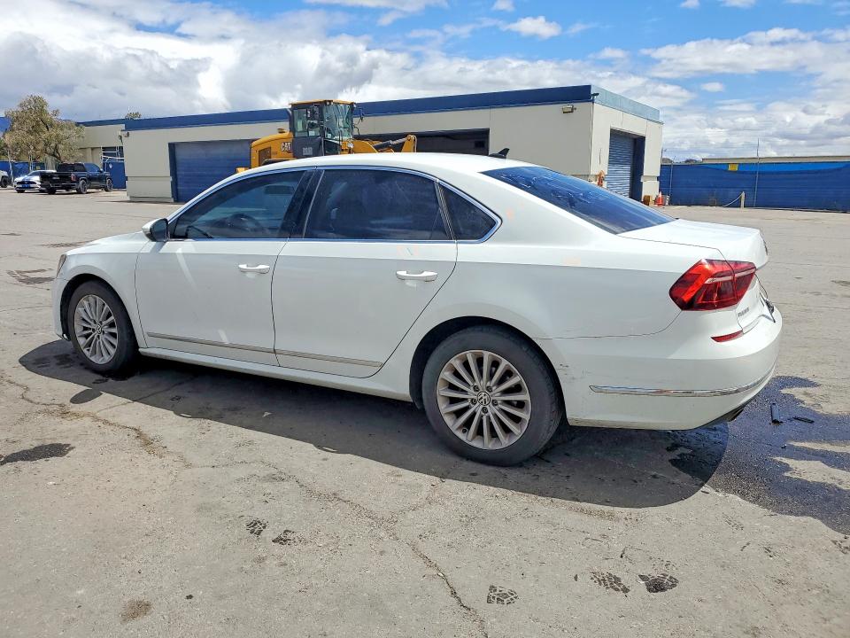 2017 Volkswagen Passat მანქანა იყიდება აუქციონზე, vin: 1VWBT7A3XHC072851, აუქციონის ნომერი: 51311556