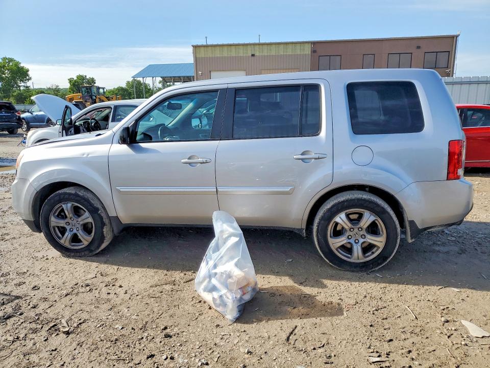 52537556 :رقم المزاد ، 5FNYF4H5XFB022316 vin ، 2015 Honda Pilot مزاد بيع