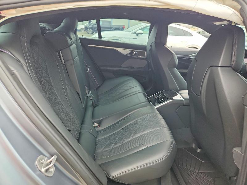 55026116 :رقم المزاد ، WBSGV0C03NCJ88216 vin ، 2022 Bmw M8 مزاد بيع