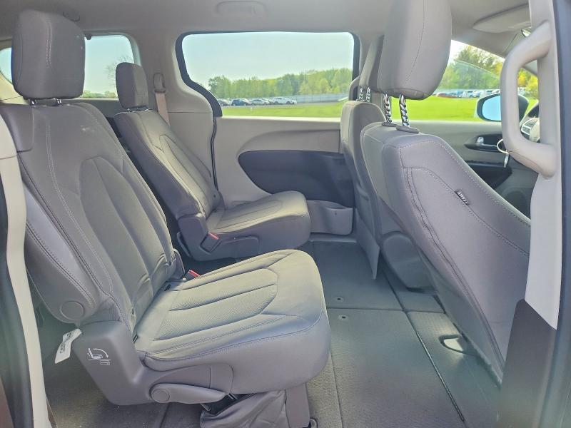 53036766 :رقم المزاد ، 2C4RC1CG8HR836895 vin ، 2017 Chrysler Pacifica مزاد بيع