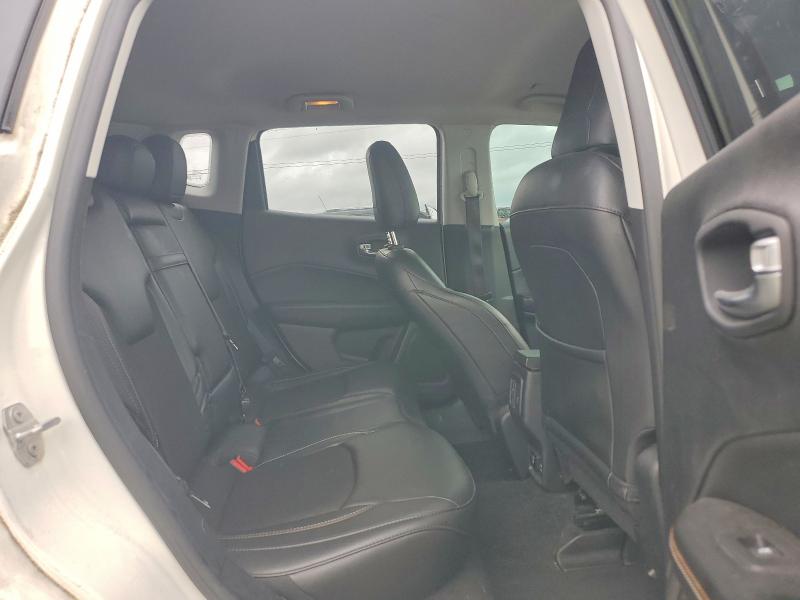 54806116 :رقم المزاد ، 3C4NJDBB3JT270515 vin ، 2018 Jeep Compass مزاد بيع