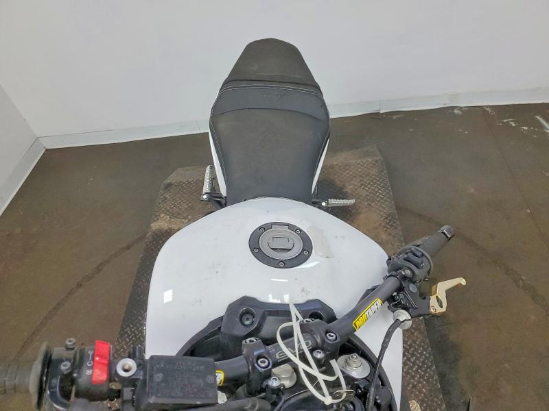 52703306 :رقم المزاد ، JYARN53E5HA001823 vin ، 2017 Yamaha Fz09 مزاد بيع