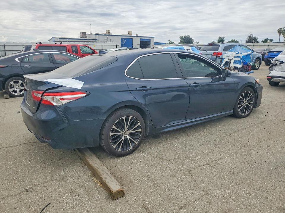 54891646 :رقم المزاد ، 4T1G11AK4LU981220 vin ، 2020 Toyota Camry مزاد بيع