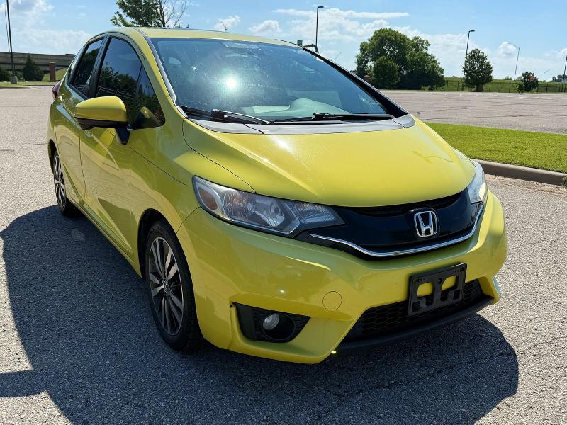 55173306 :رقم المزاد ، 3HGGK5H83FM776937 vin ، 2015 Honda Fit مزاد بيع